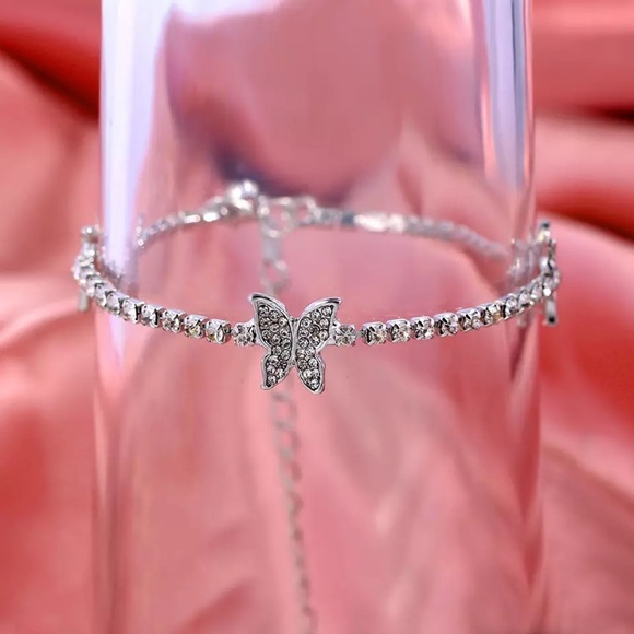 One Silver Tone Rhinestone  Butterfly dainty Anklet - Picture 2 of 3